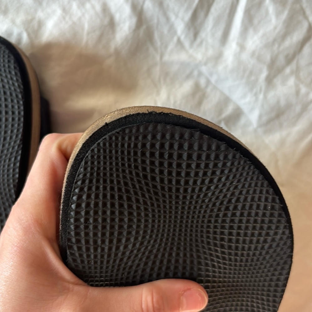 Like new - Alohas Leather Marshmallow Sandals - Picture 7 of 10